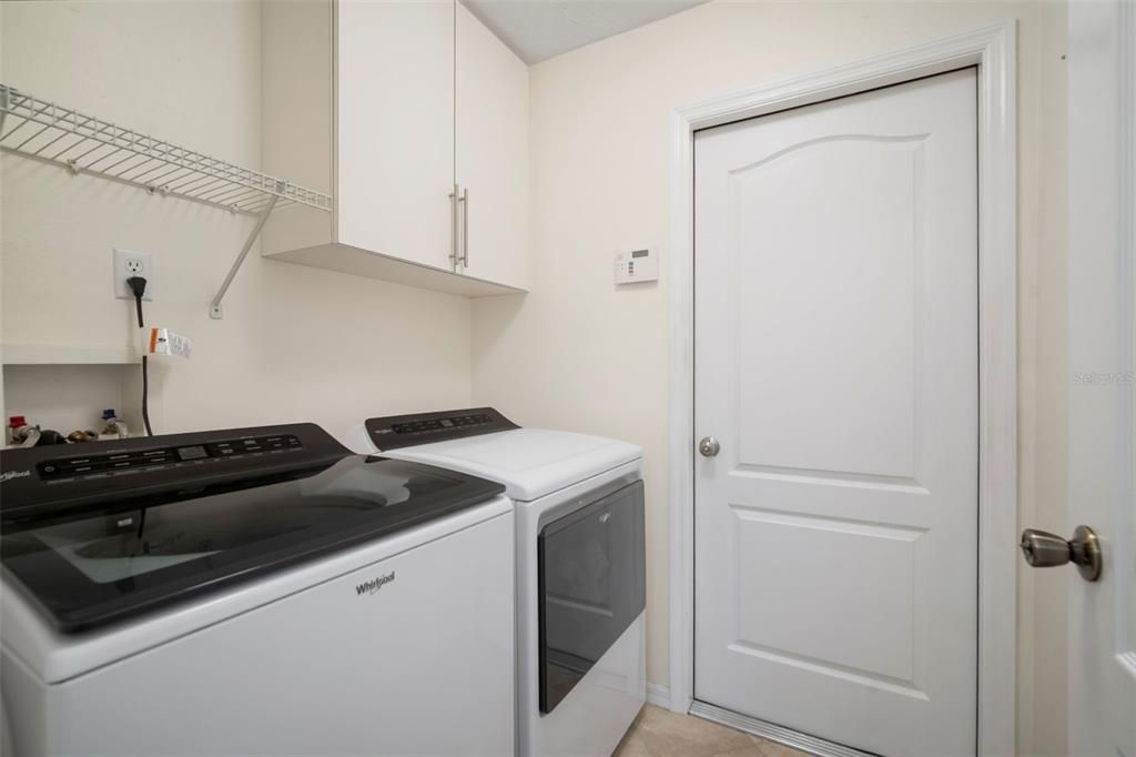 合同活跃: $435,000 (4 贝兹, 2 浴室, 2002 平方英尺)