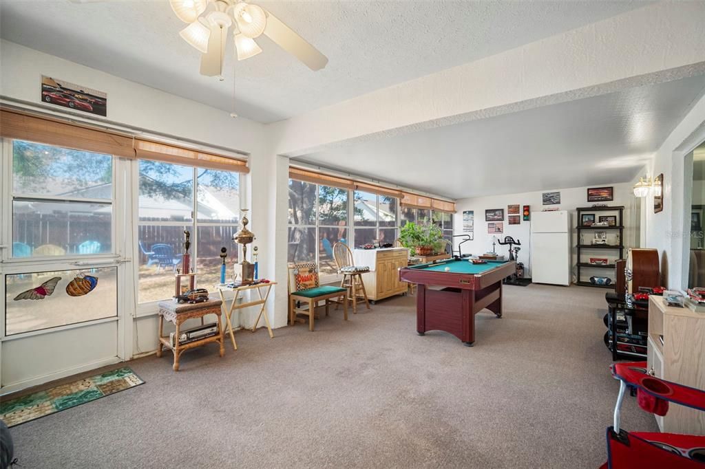 合同活跃: $435,000 (4 贝兹, 2 浴室, 2002 平方英尺)