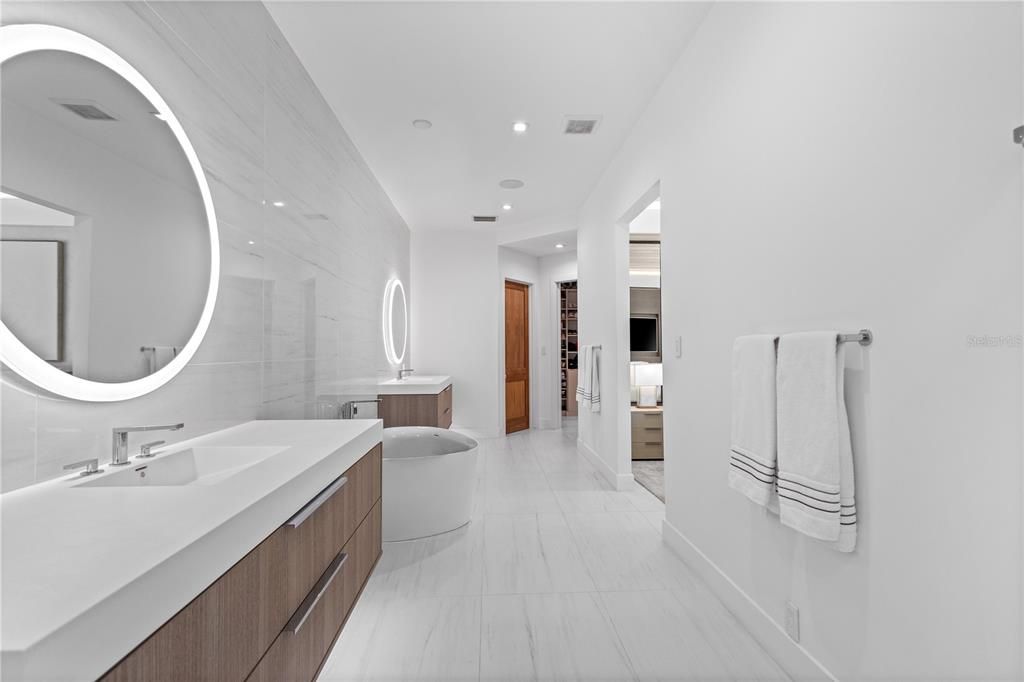 待售: $8,900,000 (4 贝兹, 3 浴室, 5450 平方英尺)