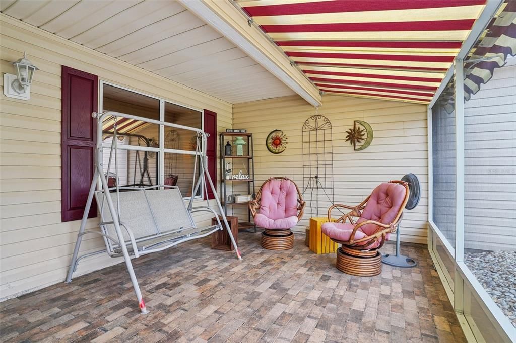 Active With Contract: $310,000 (3 beds, 2 baths, 1527 Square Feet)