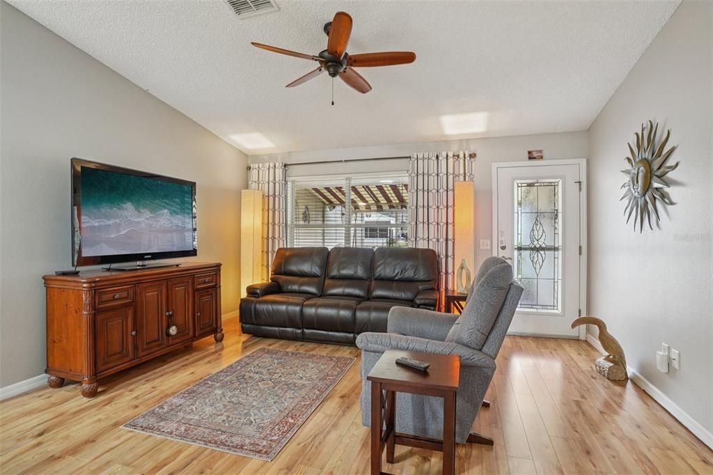 Active With Contract: $310,000 (3 beds, 2 baths, 1527 Square Feet)