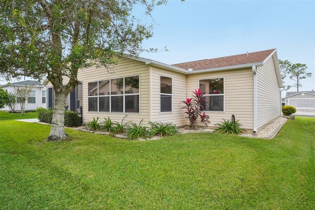 Active With Contract: $310,000 (3 beds, 2 baths, 1527 Square Feet)