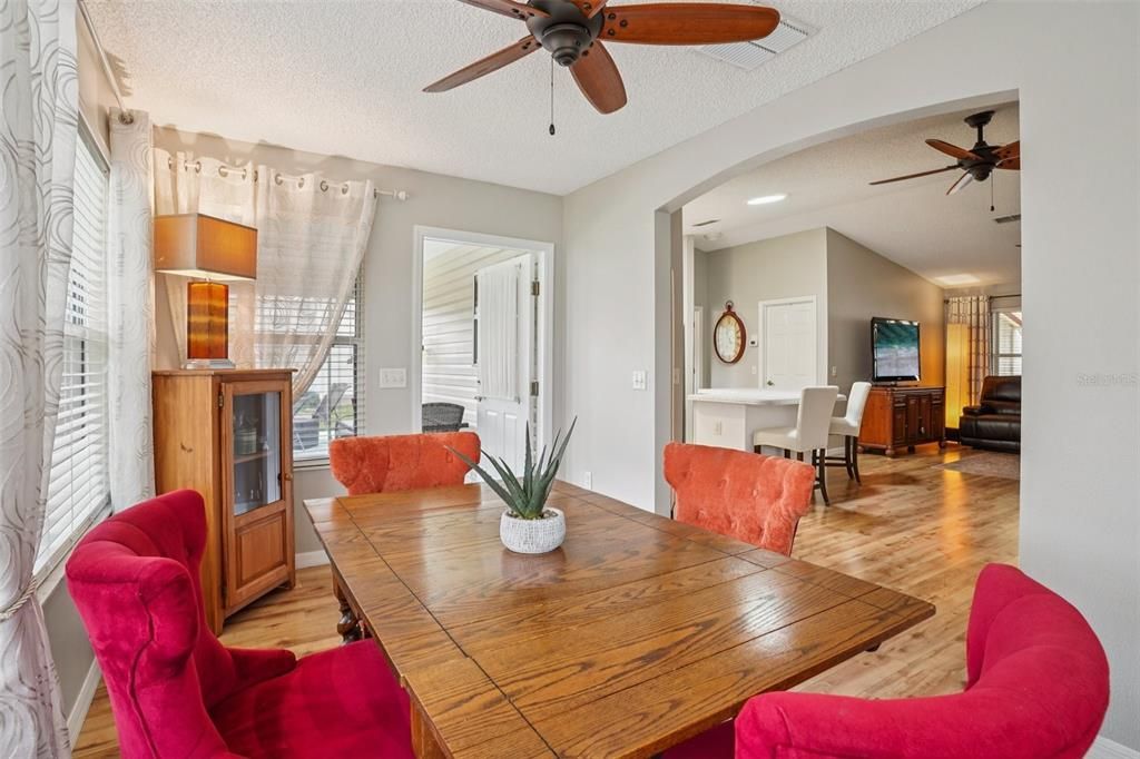 Active With Contract: $310,000 (3 beds, 2 baths, 1527 Square Feet)