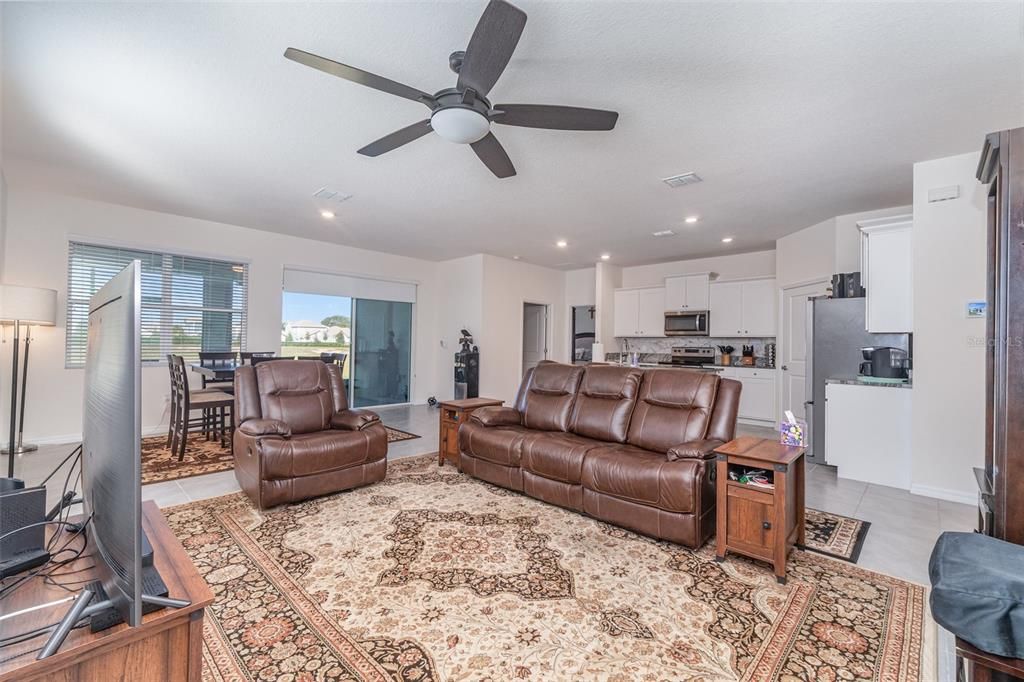 For Sale: $415,000 (3 beds, 2 baths, 1810 Square Feet)