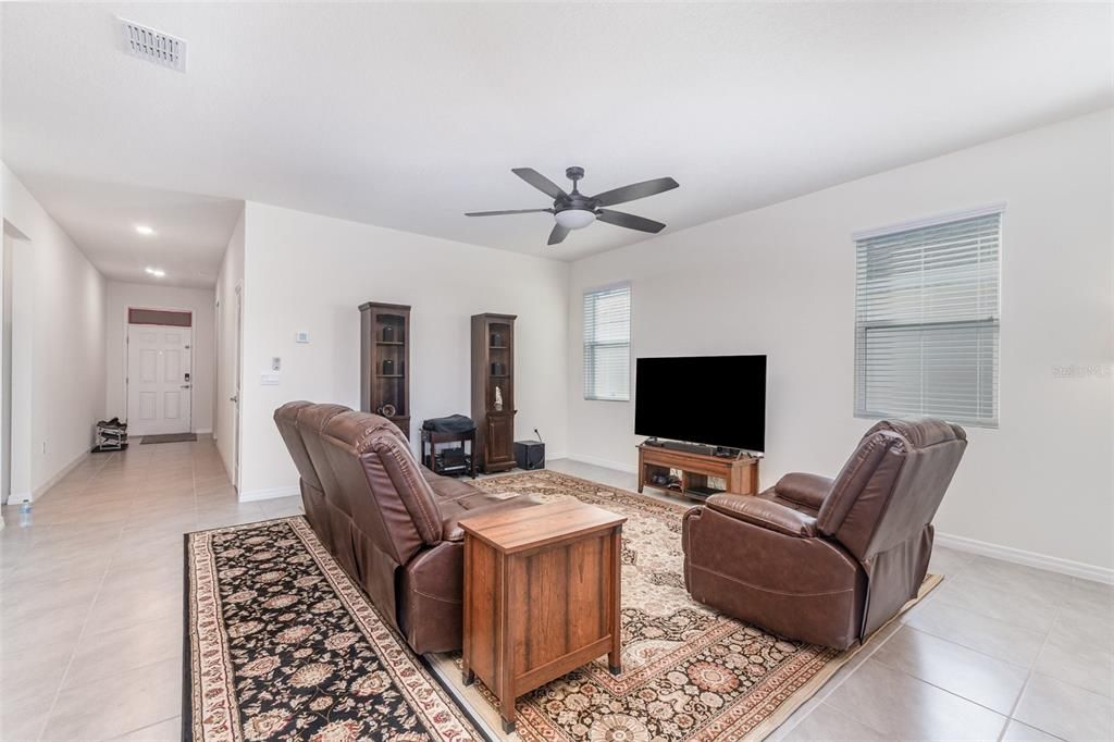 For Sale: $415,000 (3 beds, 2 baths, 1810 Square Feet)