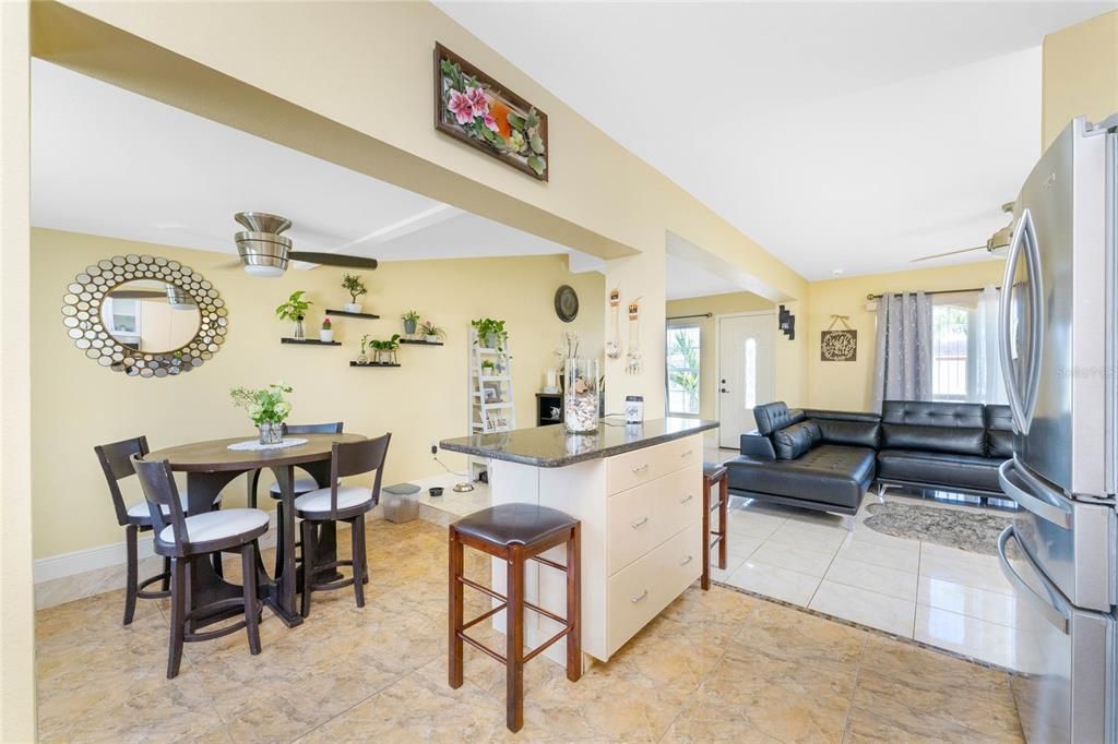 For Sale: $210,000 (2 beds, 1 baths, 944 Square Feet)