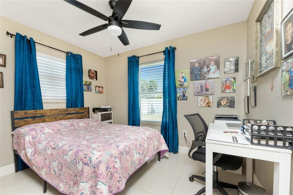 For Sale: $210,000 (2 beds, 1 baths, 944 Square Feet)