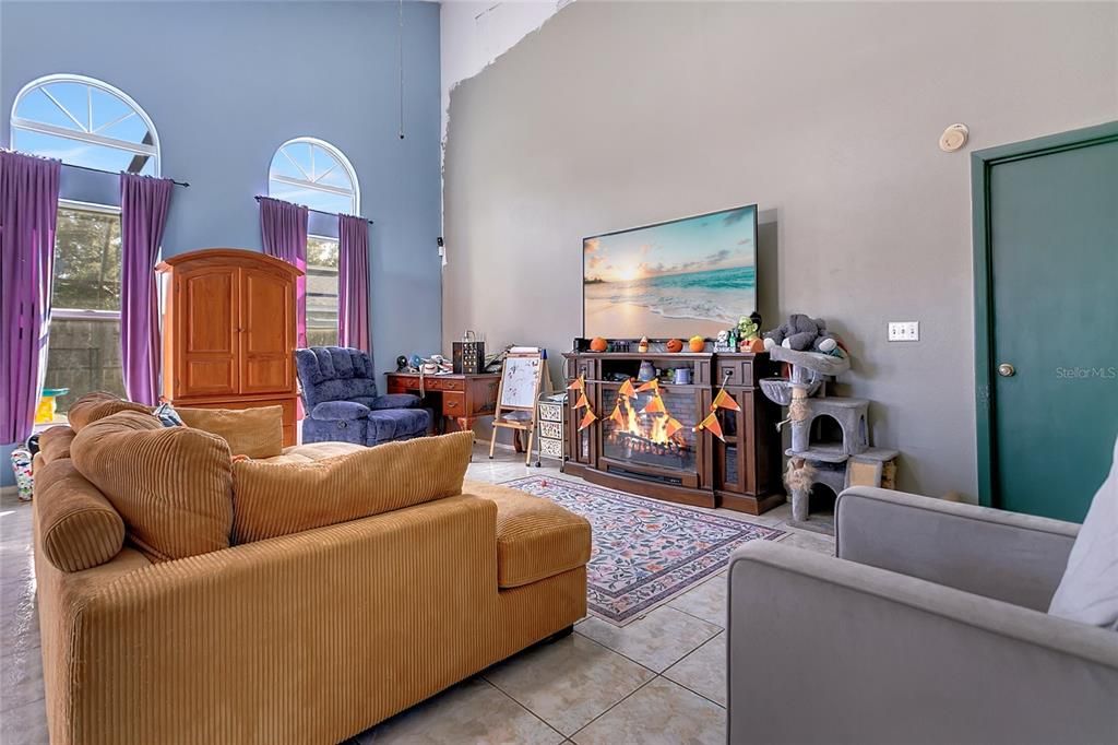 For Sale: $495,000 (4 beds, 2 baths, 2119 Square Feet)