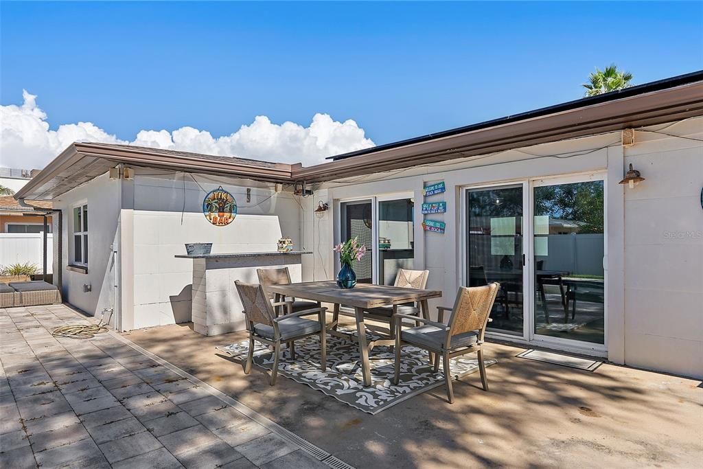 For Sale: $699,000 (2 beds, 2 baths, 1292 Square Feet)