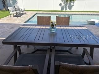 For Sale: $699,000 (2 beds, 2 baths, 1292 Square Feet)