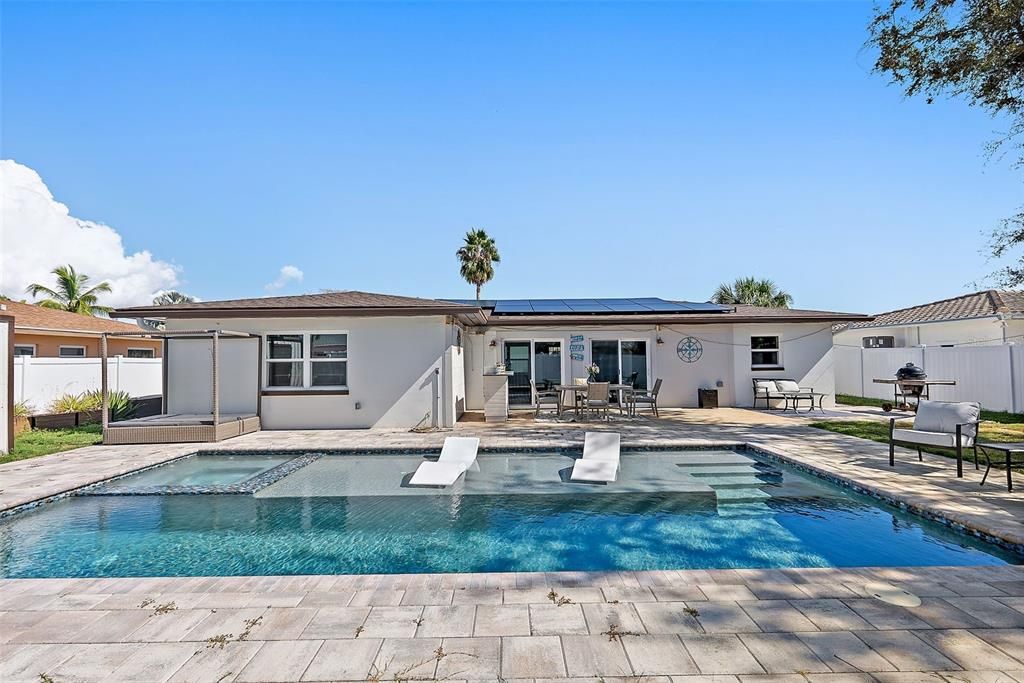 For Sale: $699,000 (2 beds, 2 baths, 1292 Square Feet)