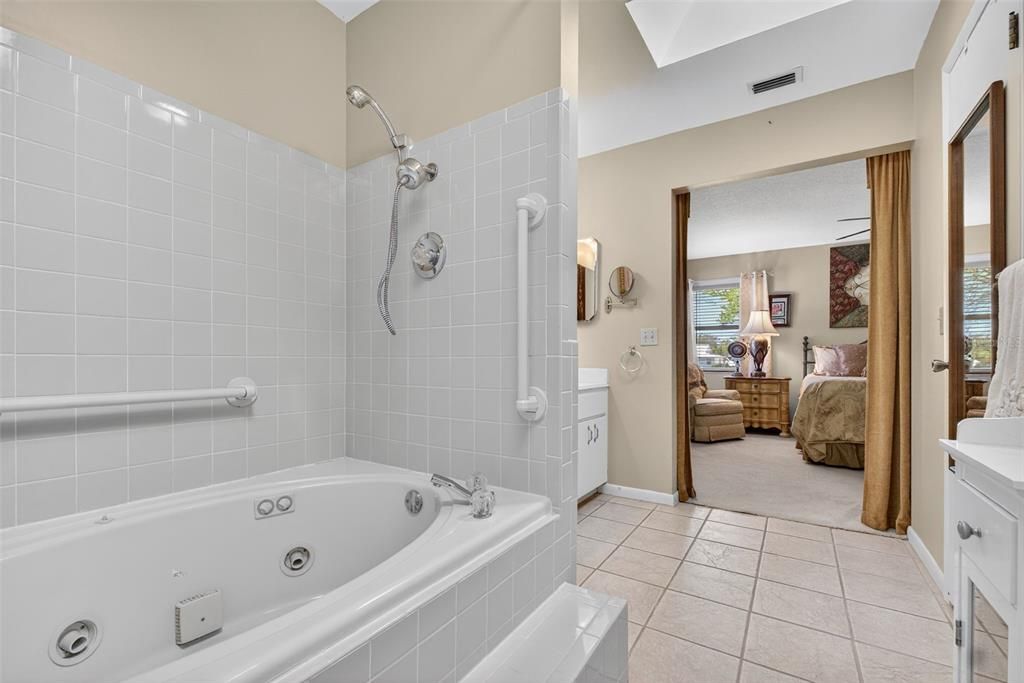 For Sale: $295,000 (2 beds, 2 baths, 1657 Square Feet)