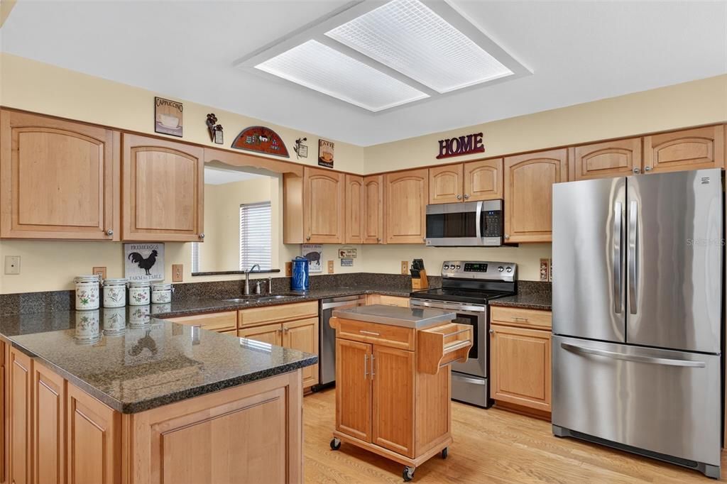 For Sale: $295,000 (2 beds, 2 baths, 1657 Square Feet)