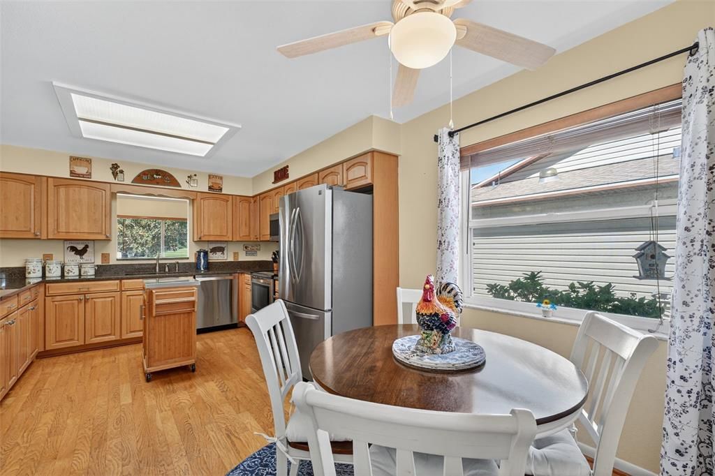 For Sale: $295,000 (2 beds, 2 baths, 1657 Square Feet)