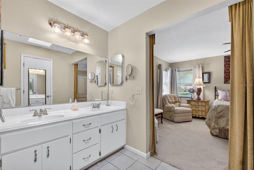 For Sale: $295,000 (2 beds, 2 baths, 1657 Square Feet)