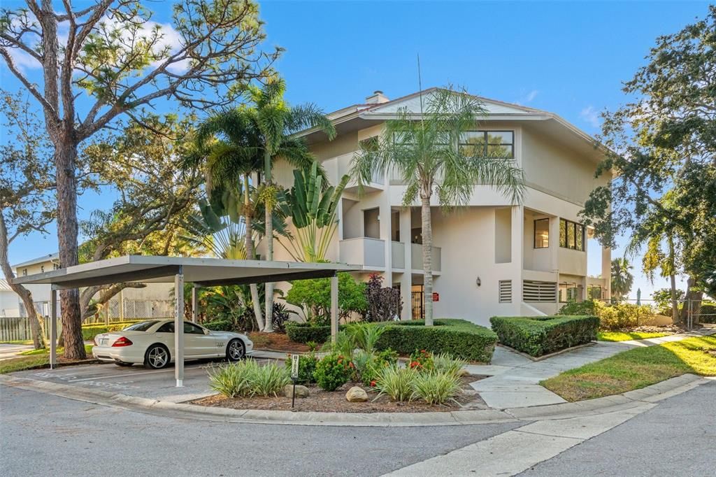 For Sale: $269,900 (2 beds, 2 baths, 1115 Square Feet)