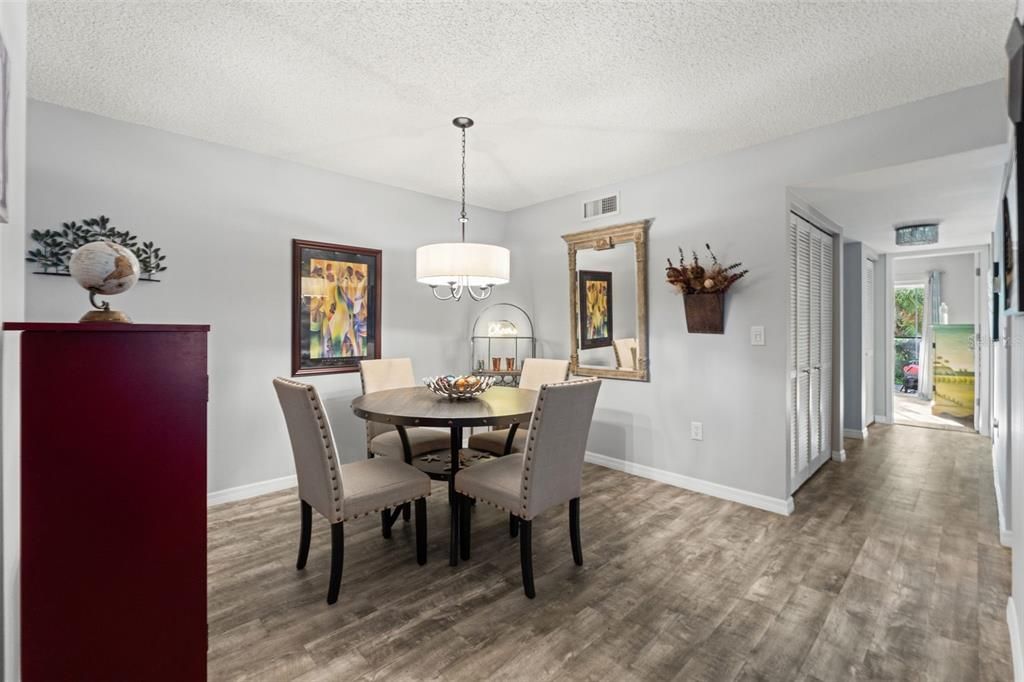 For Sale: $269,900 (2 beds, 2 baths, 1115 Square Feet)