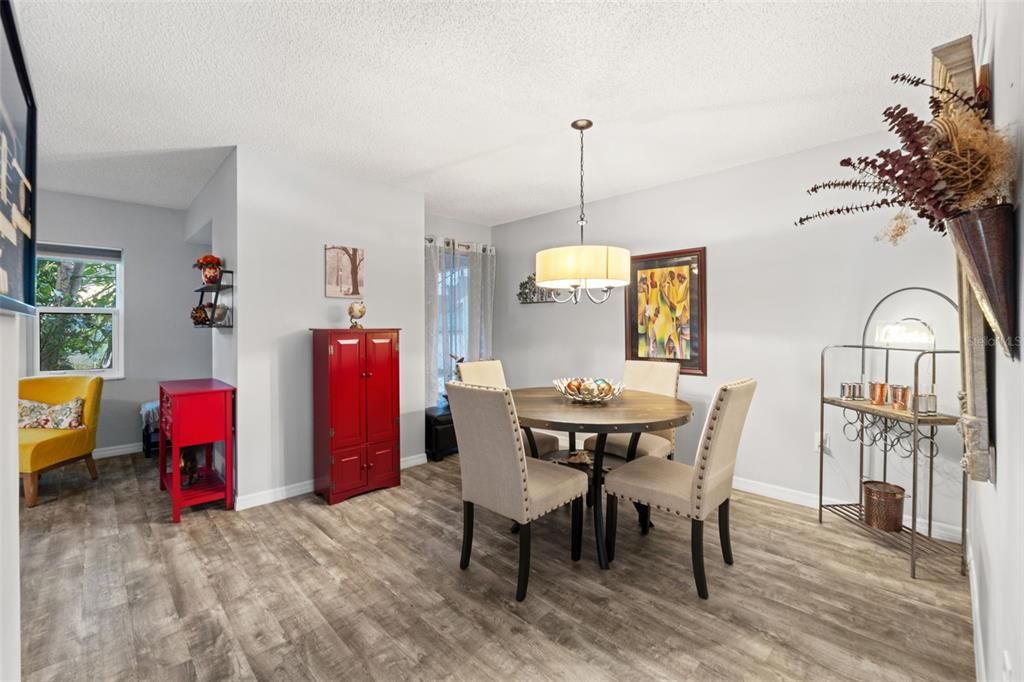For Sale: $269,900 (2 beds, 2 baths, 1115 Square Feet)