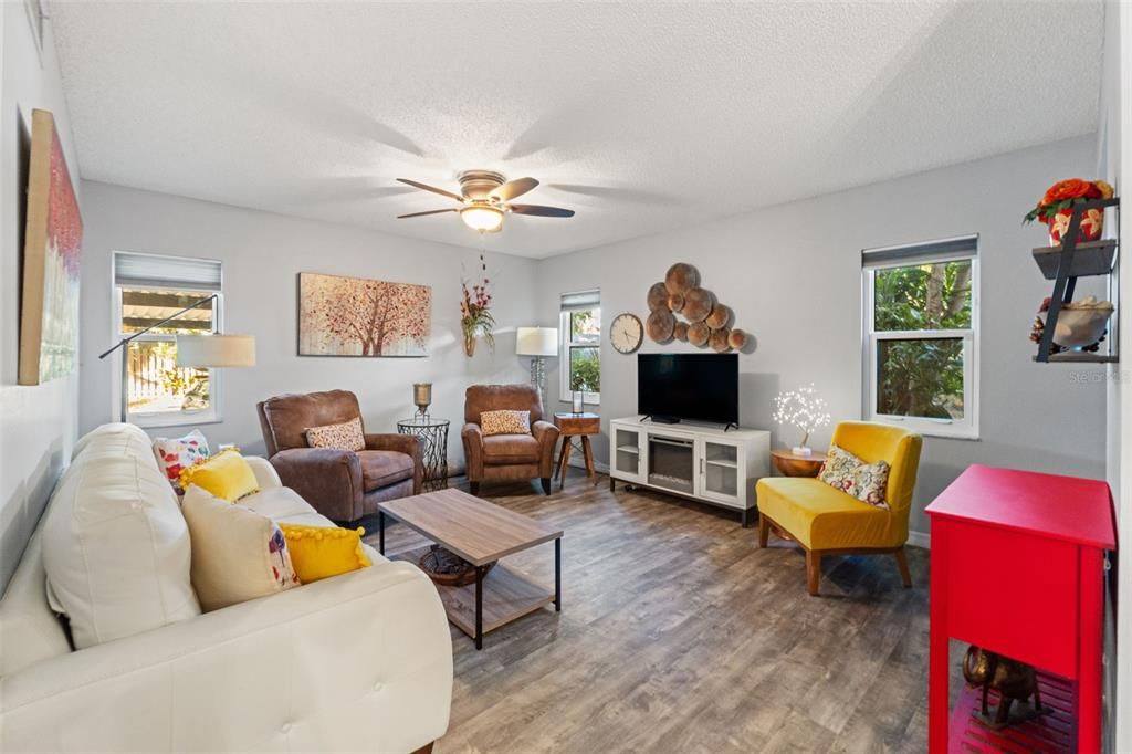 For Sale: $269,900 (2 beds, 2 baths, 1115 Square Feet)