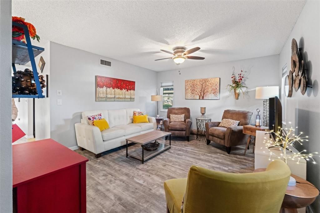 For Sale: $269,900 (2 beds, 2 baths, 1115 Square Feet)