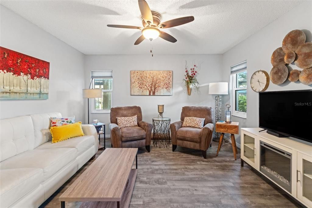 For Sale: $269,900 (2 beds, 2 baths, 1115 Square Feet)