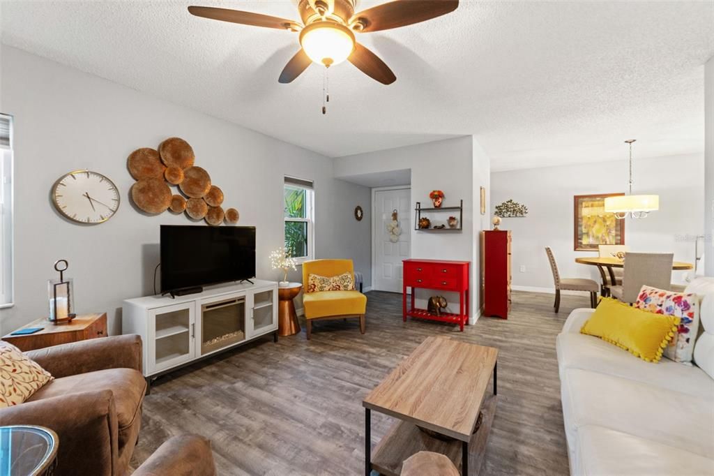 For Sale: $269,900 (2 beds, 2 baths, 1115 Square Feet)