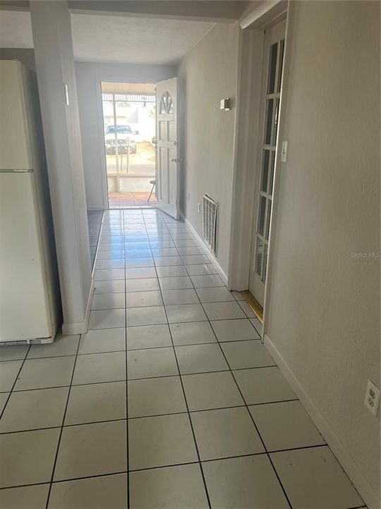 待售: $174,000 (2 贝兹, 1 浴室, 956 平方英尺)