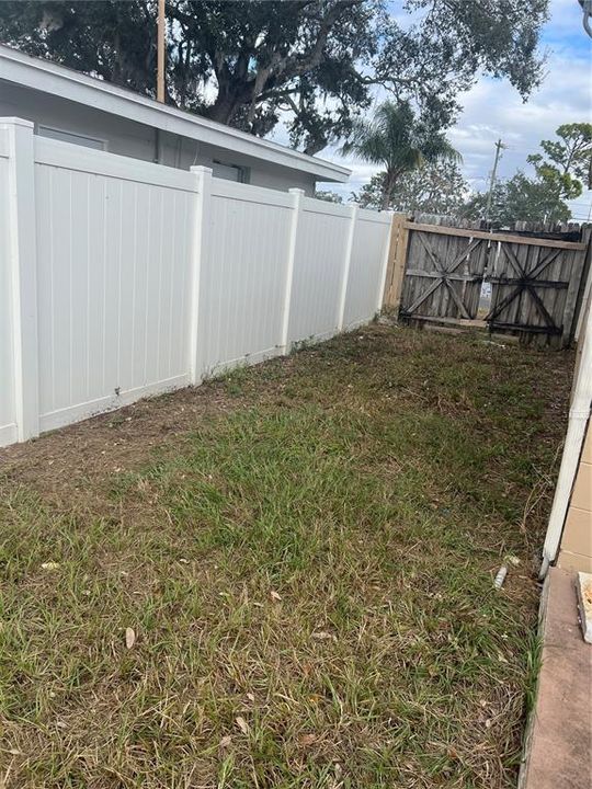 待售: $174,000 (2 贝兹, 1 浴室, 956 平方英尺)