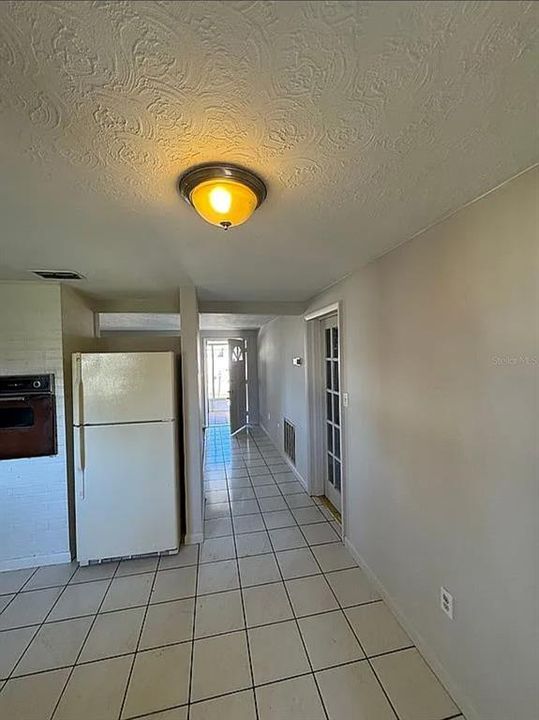 待售: $174,000 (2 贝兹, 1 浴室, 956 平方英尺)