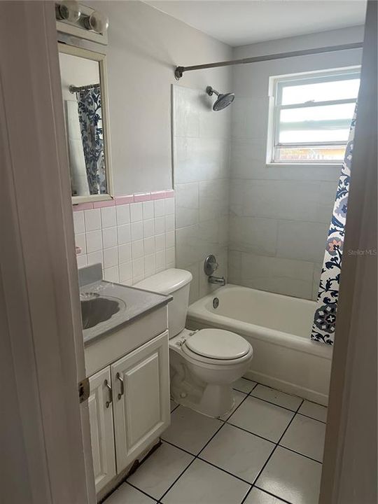 待售: $174,000 (2 贝兹, 1 浴室, 956 平方英尺)