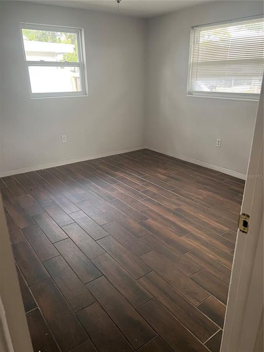 待售: $174,000 (2 贝兹, 1 浴室, 956 平方英尺)