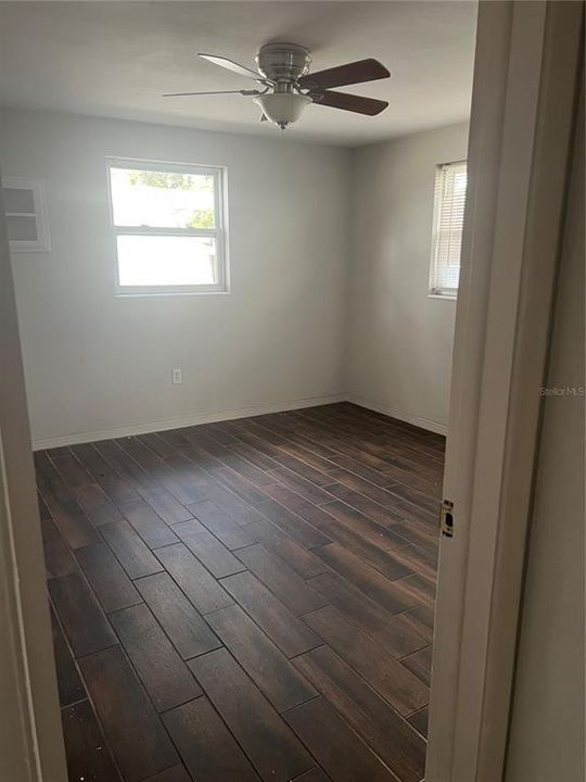 待售: $174,000 (2 贝兹, 1 浴室, 956 平方英尺)