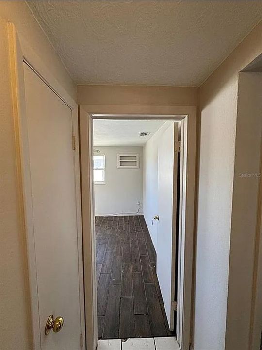 待售: $174,000 (2 贝兹, 1 浴室, 956 平方英尺)