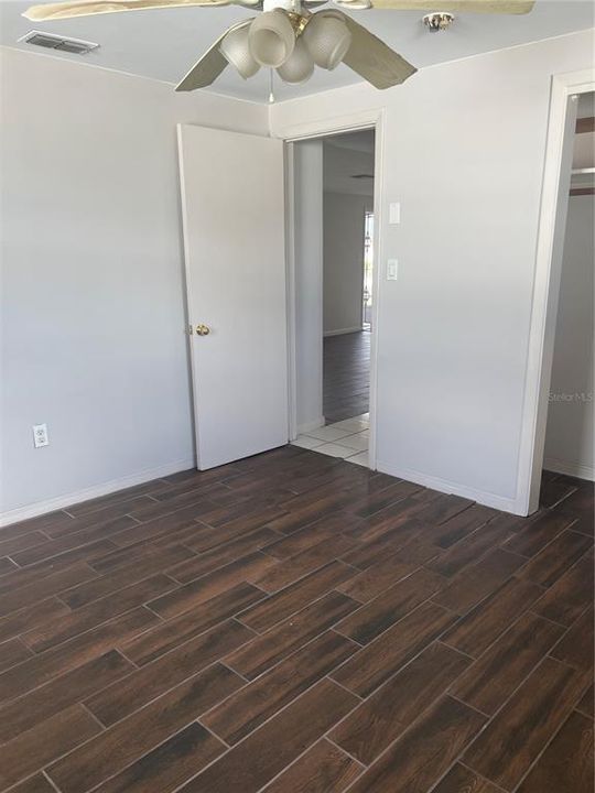 待售: $174,000 (2 贝兹, 1 浴室, 956 平方英尺)