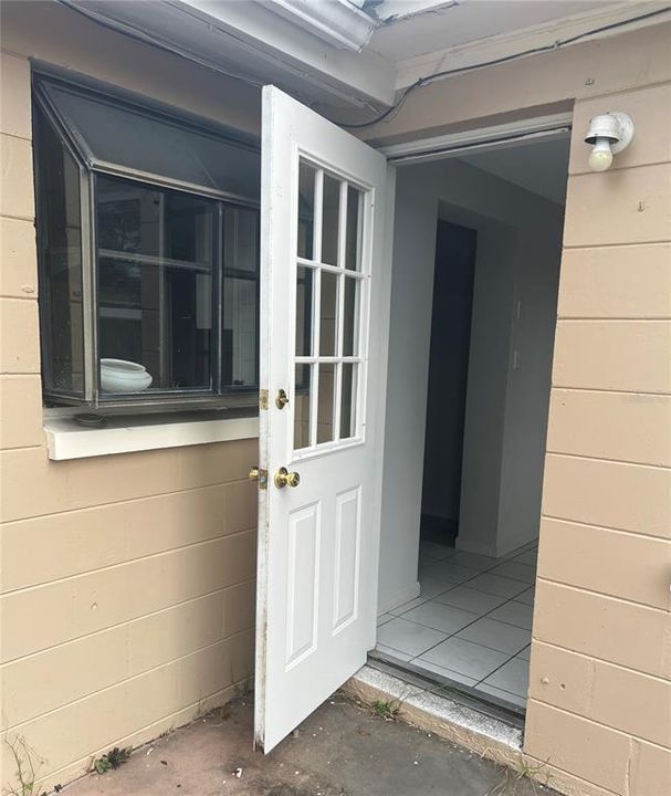 待售: $174,000 (2 贝兹, 1 浴室, 956 平方英尺)