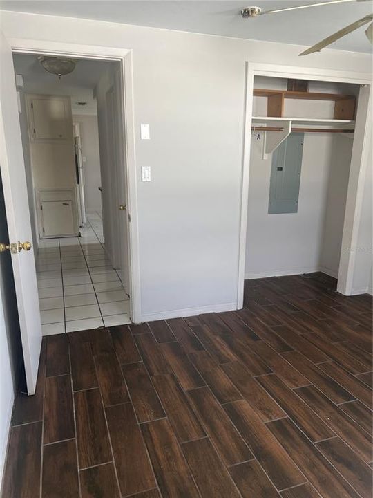 待售: $174,000 (2 贝兹, 1 浴室, 956 平方英尺)