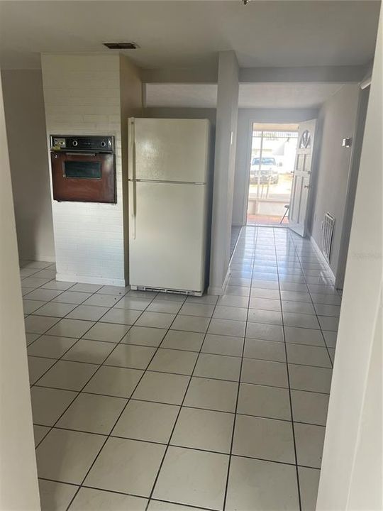 待售: $174,000 (2 贝兹, 1 浴室, 956 平方英尺)