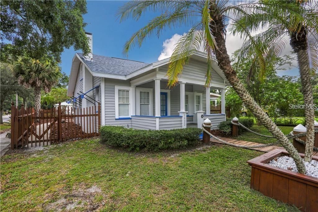 For Rent: $2,350 (2 beds, 2 baths, 1296 Square Feet)