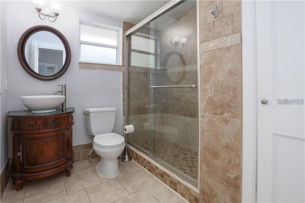 For Rent: $2,350 (2 beds, 2 baths, 1296 Square Feet)