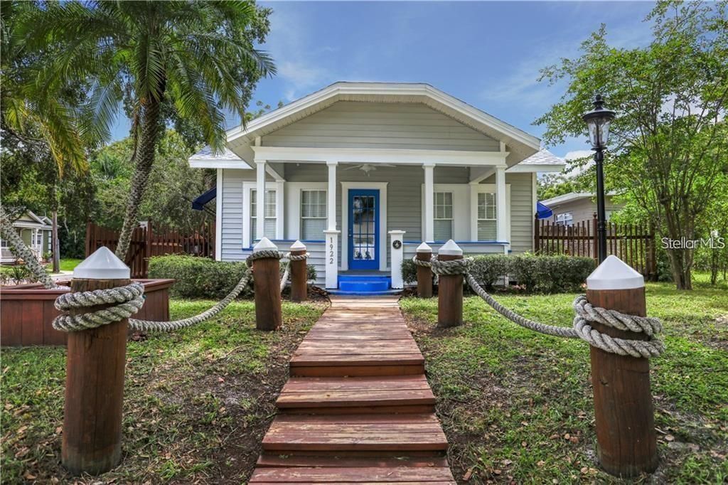 For Rent: $2,350 (2 beds, 2 baths, 1296 Square Feet)