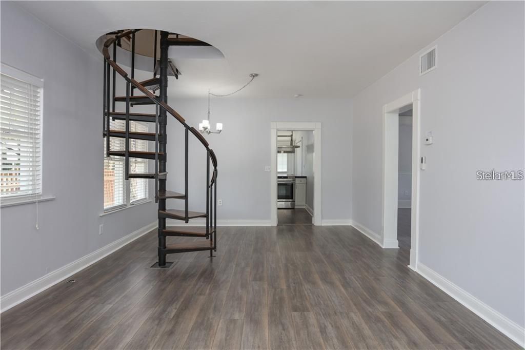 For Rent: $2,350 (2 beds, 2 baths, 1296 Square Feet)