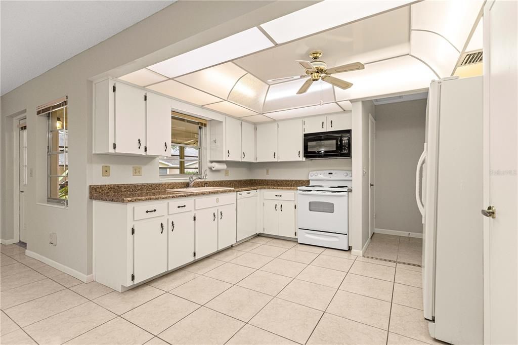 出租: $1,750 (2 贝兹, 2 浴室, 1589 平方英尺)