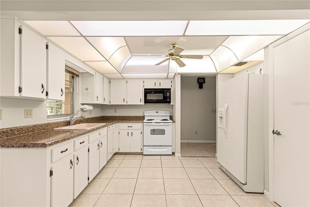 出租: $1,750 (2 贝兹, 2 浴室, 1589 平方英尺)