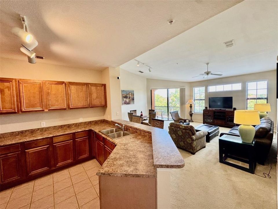 For Sale: $350,000 (3 beds, 2 baths, 1389 Square Feet)