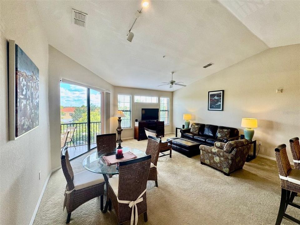 For Sale: $350,000 (3 beds, 2 baths, 1389 Square Feet)