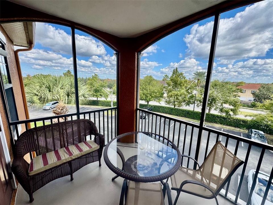 For Sale: $350,000 (3 beds, 2 baths, 1389 Square Feet)