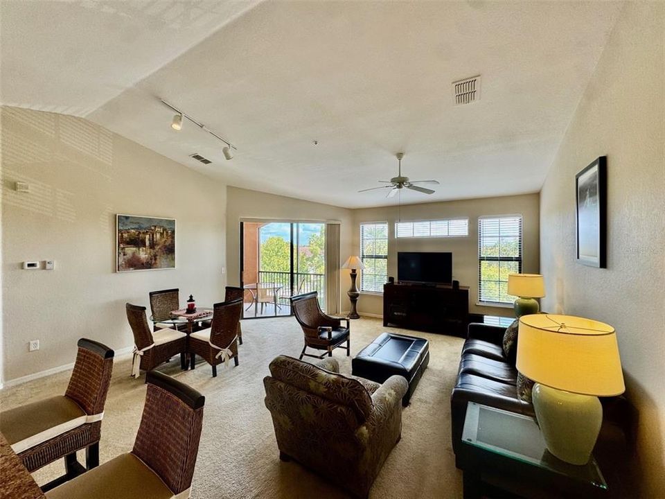 For Sale: $350,000 (3 beds, 2 baths, 1389 Square Feet)