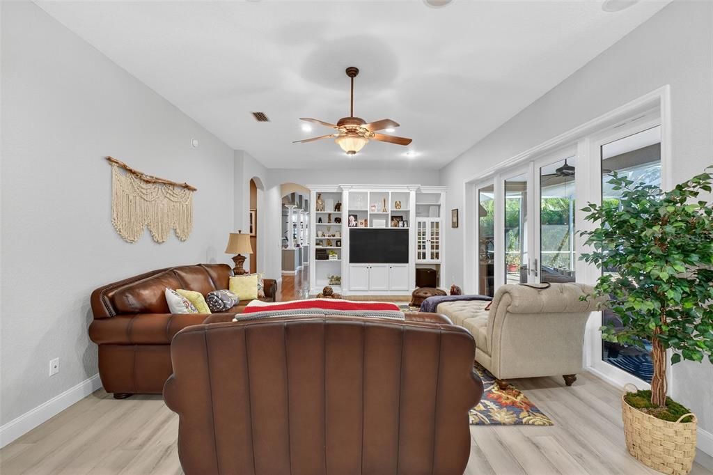 待售: $900,000 (4 贝兹, 3 浴室, 3764 平方英尺)