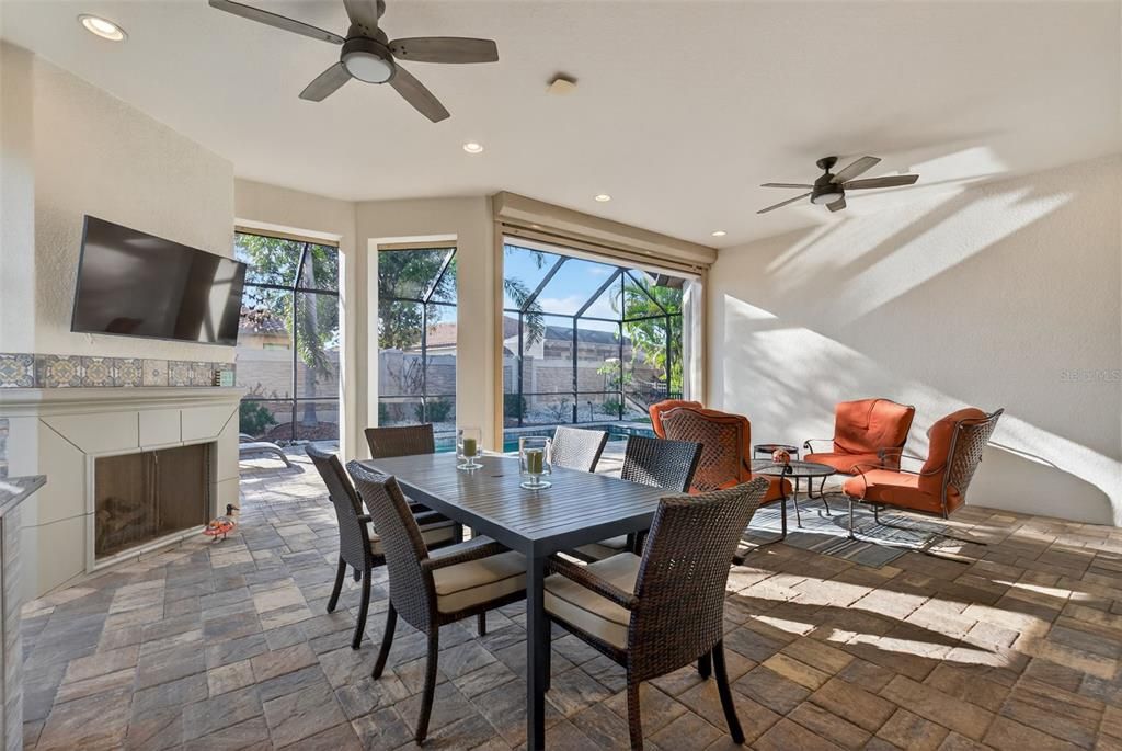 For Sale: $998,000 (3 beds, 3 baths, 2390 Square Feet)