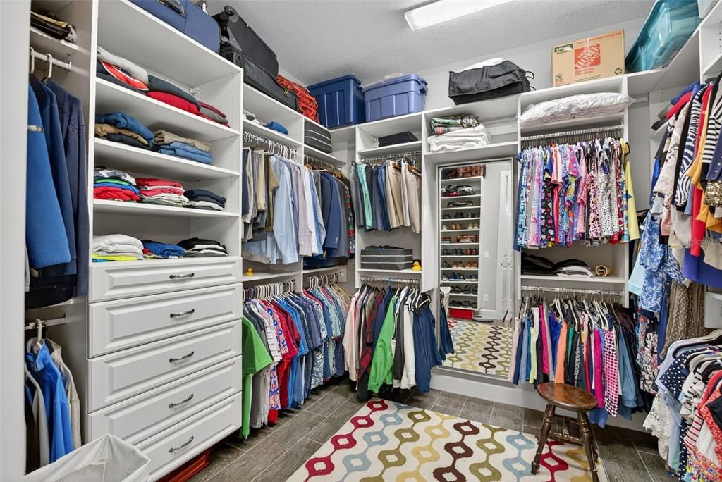 For Sale: $998,000 (3 beds, 3 baths, 2390 Square Feet)